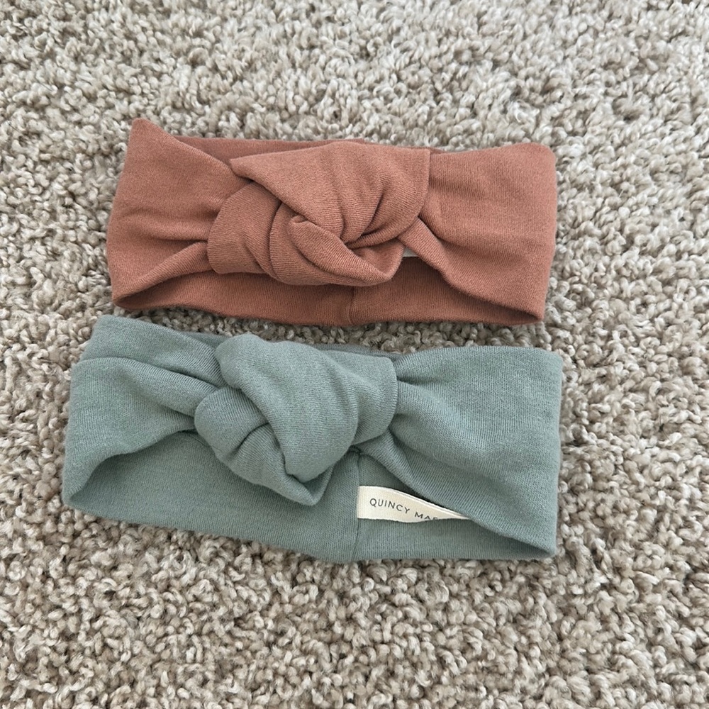 Quincy Mae bows
